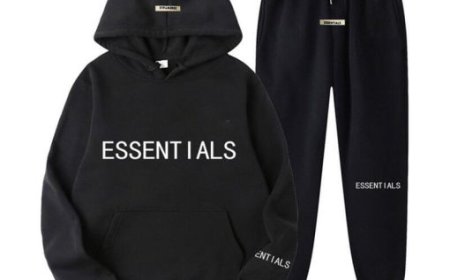 Essentials Hoodie: The Ultimate Blend of Comfort and Streetwear Style