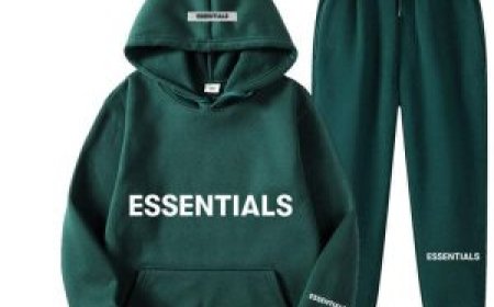 Essential Hoodie: Comfort and Style for Everyday Wear