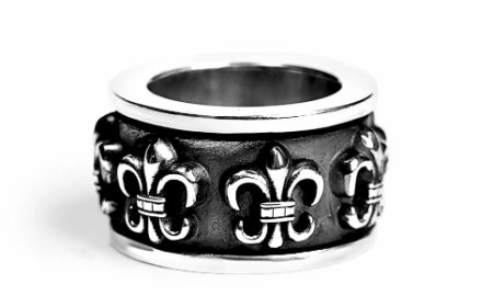 Wearing Chrome Hearts in Summer: Tips for Cool Styling