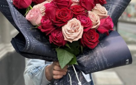 From Caps to Bouquets: Graduation Flowers Delivered in Melbourne CBD Today