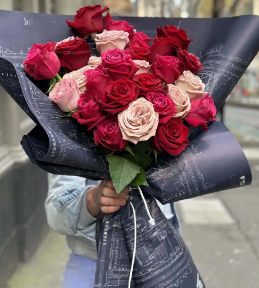 From Caps to Bouquets: Graduation Flowers Delivered in Melbourne CBD Today