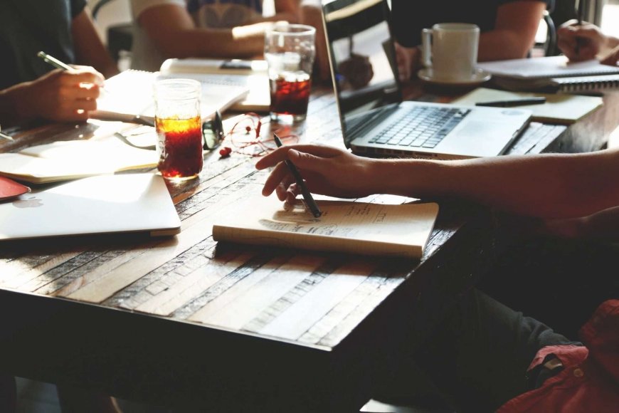 Academic Success and Intellectual Growth: How UK Students Benefit from Assignment Writing Services and Controversial Discussion Topics