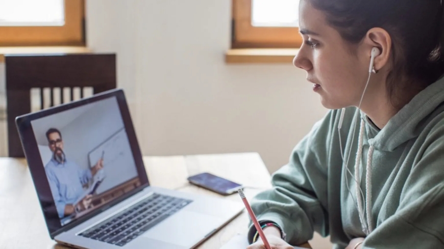 Why Do Students Choose the Best Online Courses for A Levels?